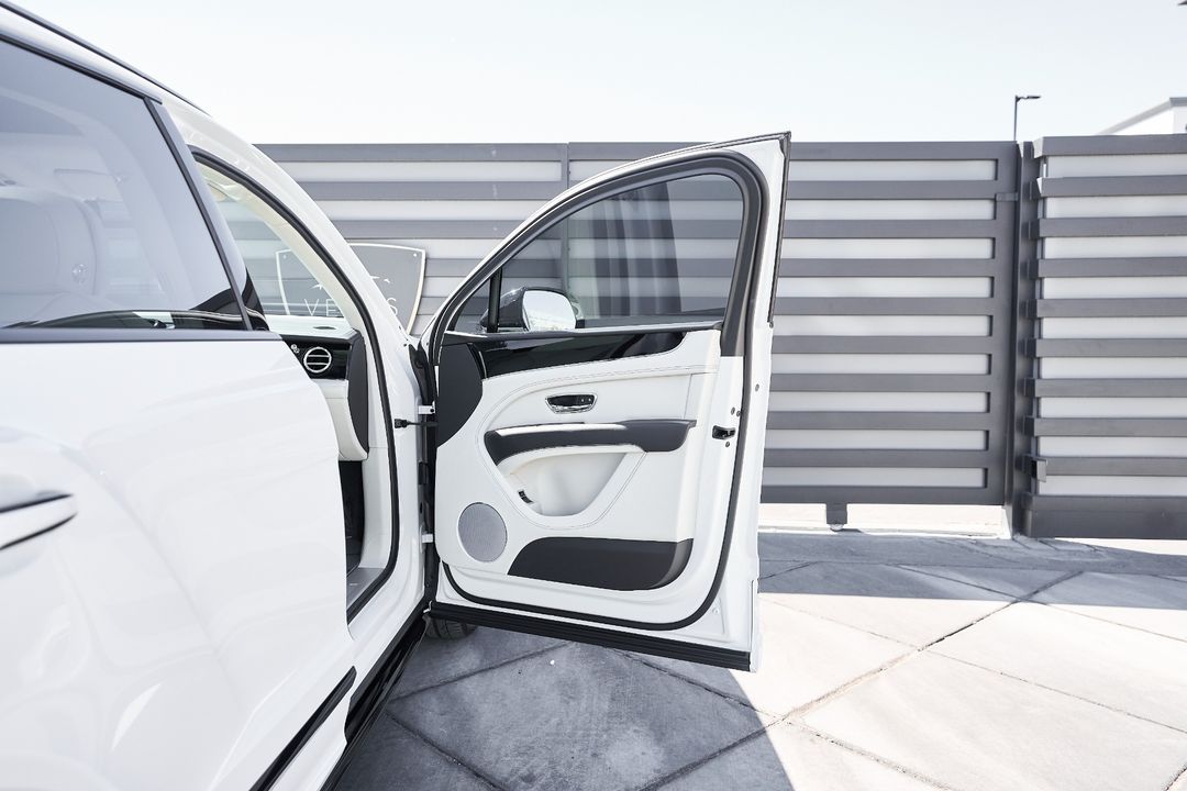 2024 Bentley Bentayga Hybrid