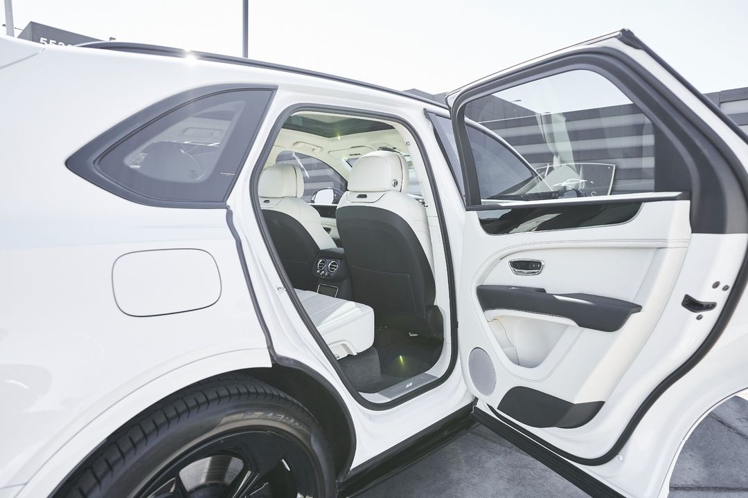 2024 Bentley Bentayga Hybrid
