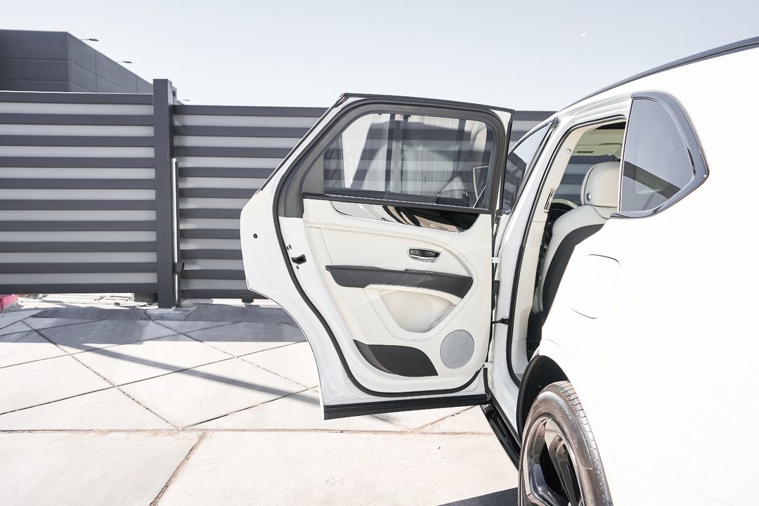 2024 Bentley Bentayga Hybrid
