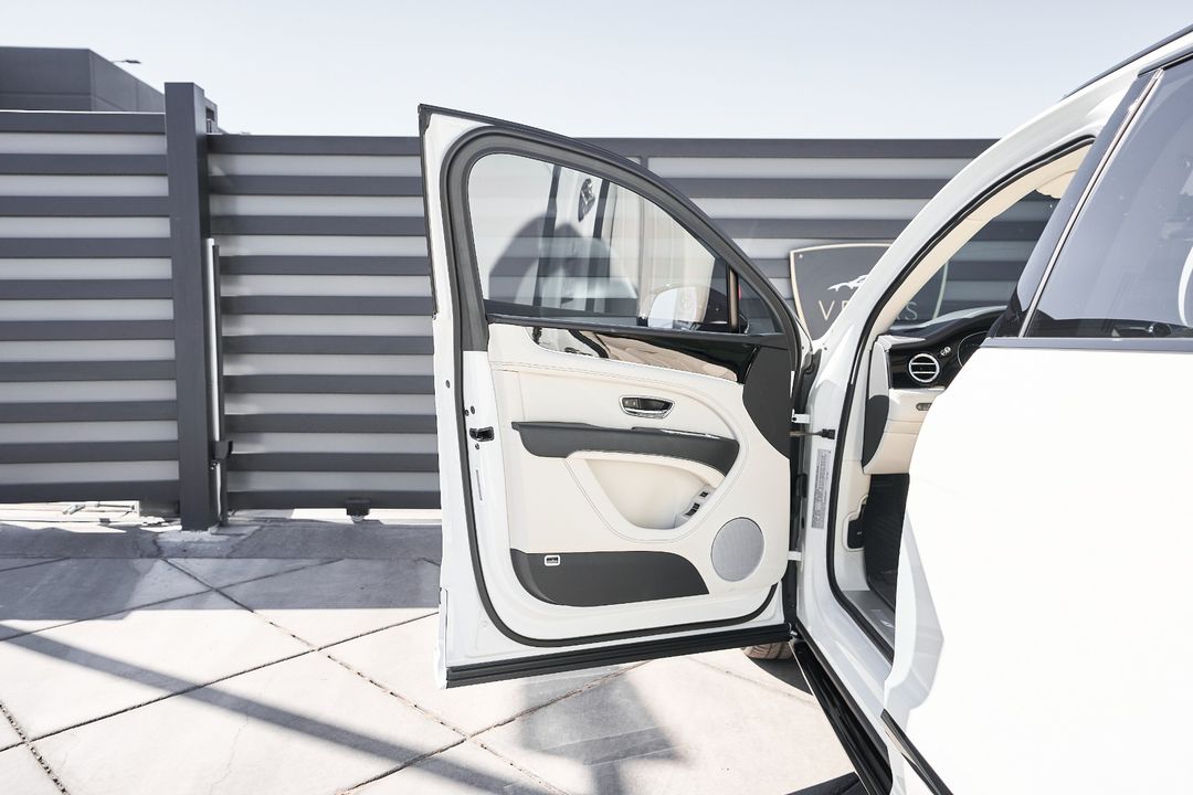 2024 Bentley Bentayga Hybrid