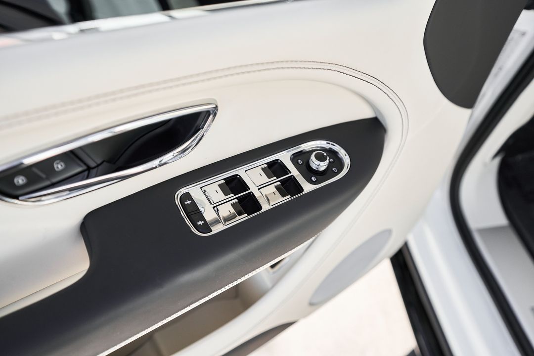 2024 Bentley Bentayga Hybrid