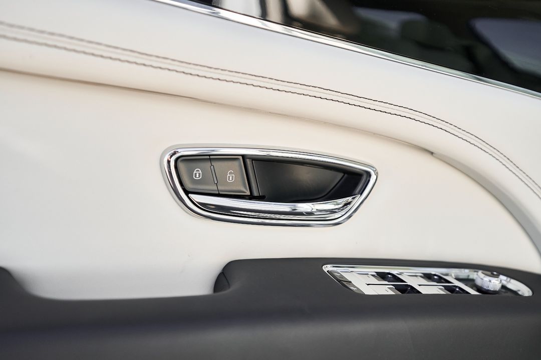 2024 Bentley Bentayga Hybrid
