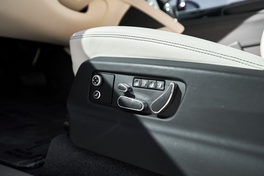 2024 Bentley Bentayga Hybrid