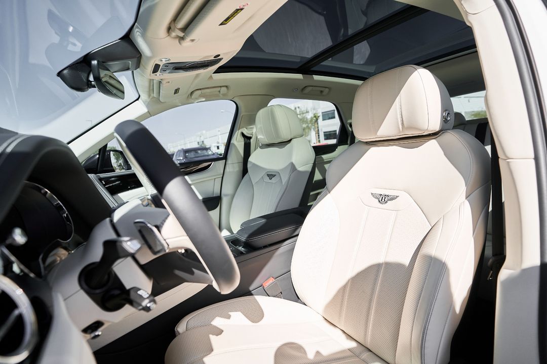 2024 Bentley Bentayga Hybrid