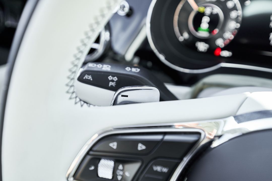 2024 Bentley Bentayga Hybrid