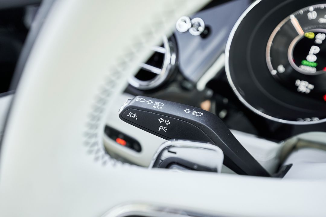 2024 Bentley Bentayga Hybrid