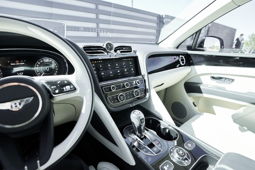 2024 Bentley Bentayga Hybrid