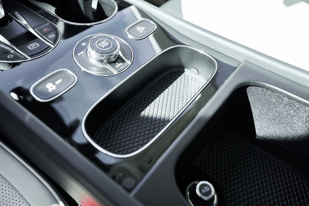 2024 Bentley Bentayga Hybrid