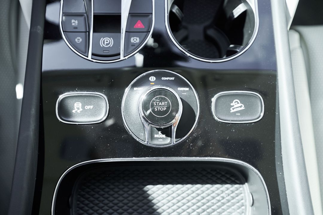 2024 Bentley Bentayga Hybrid