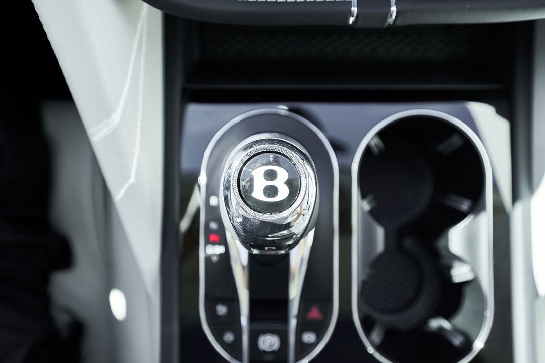 2024 Bentley Bentayga Hybrid