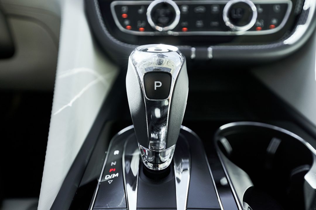 2024 Bentley Bentayga Hybrid