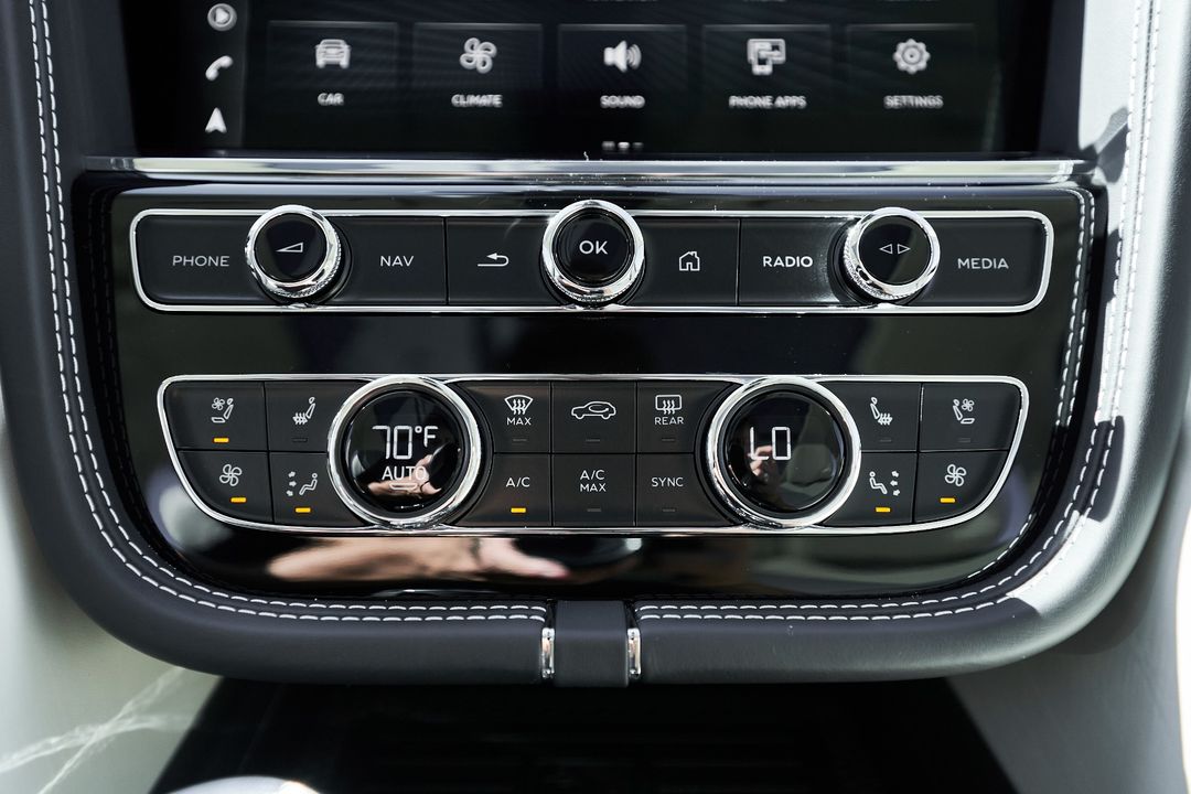 2024 Bentley Bentayga Hybrid