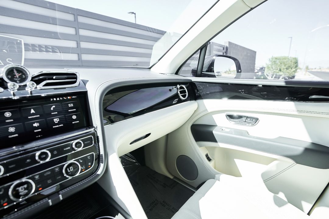 2024 Bentley Bentayga Hybrid