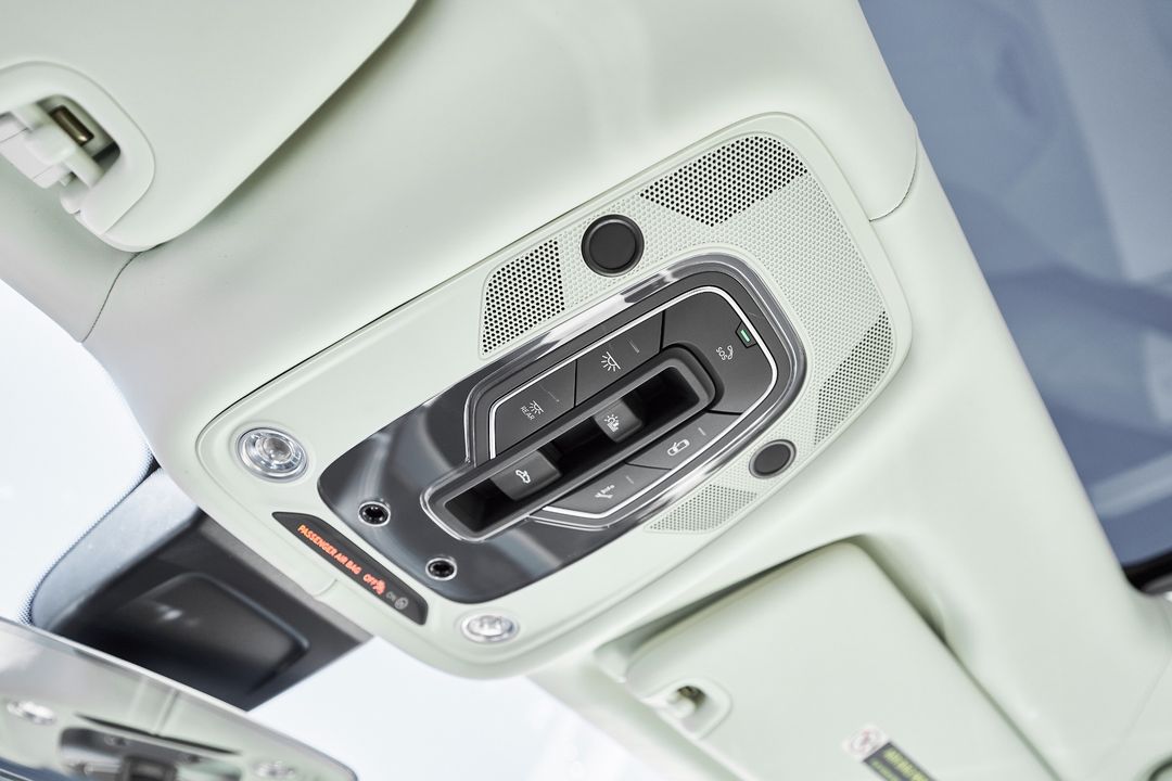 2024 Bentley Bentayga Hybrid