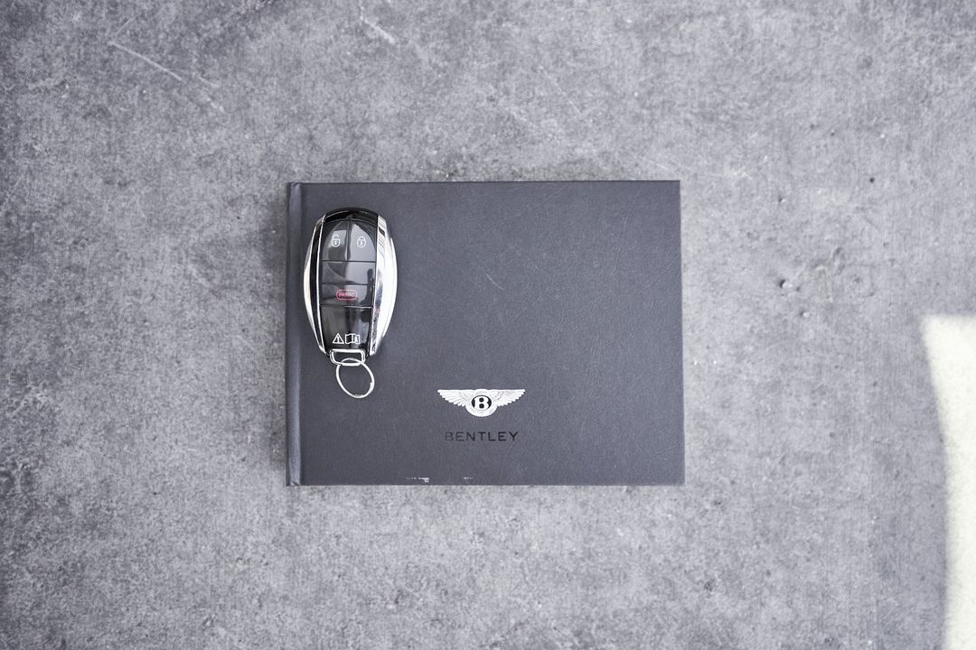 2024 Bentley Bentayga Hybrid