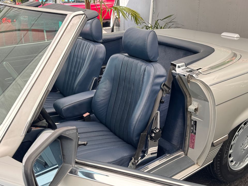 1988 Mercedes-Benz 560-Class