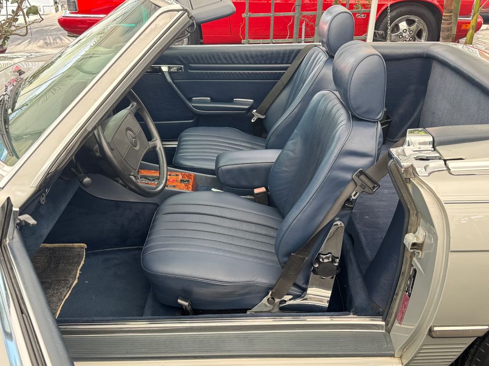 1988 Mercedes-Benz 560-Class