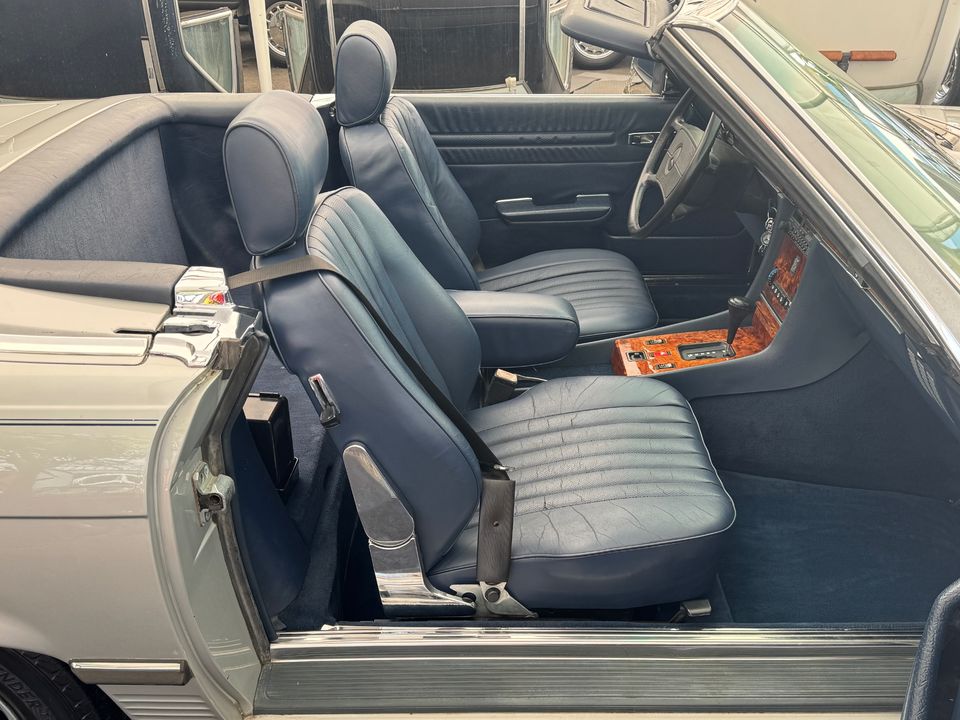 1988 Mercedes-Benz 560-Class