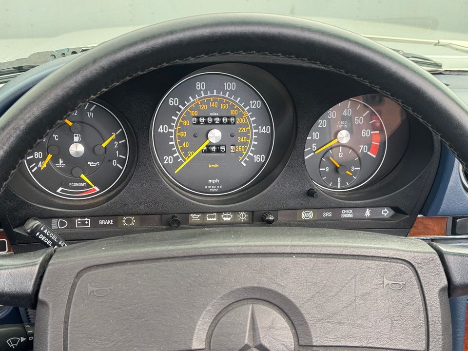 1988 Mercedes-Benz 560-Class