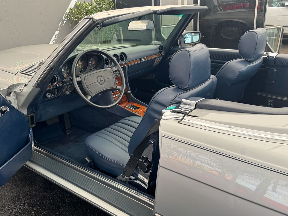 1988 Mercedes-Benz 560-Class