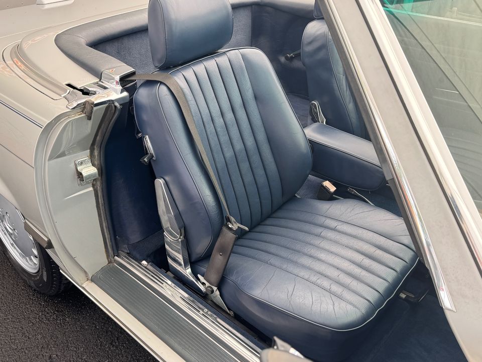 1988 Mercedes-Benz 560-Class