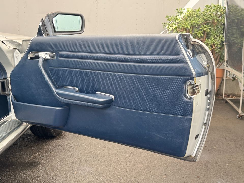 1988 Mercedes-Benz 560-Class