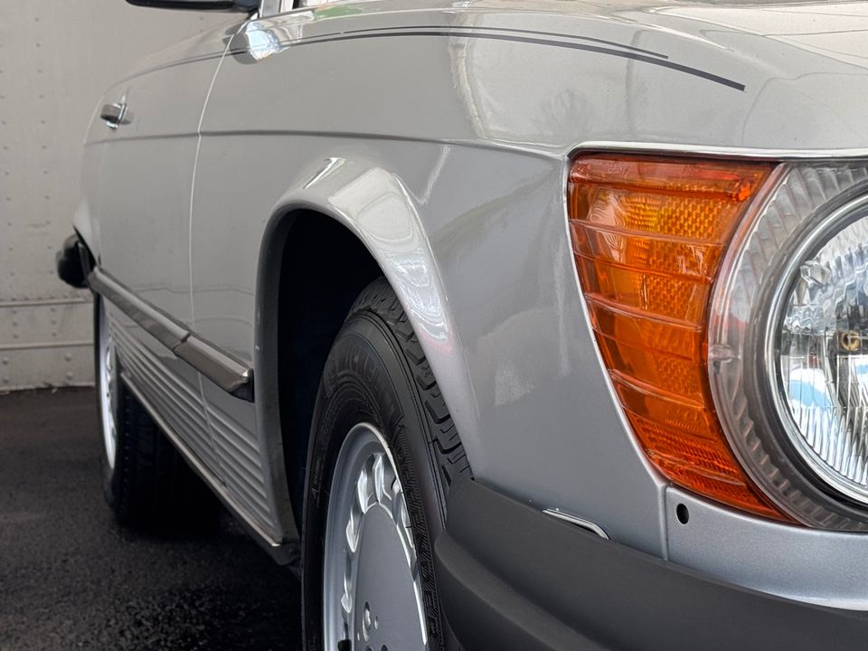 1988 Mercedes-Benz 560-Class