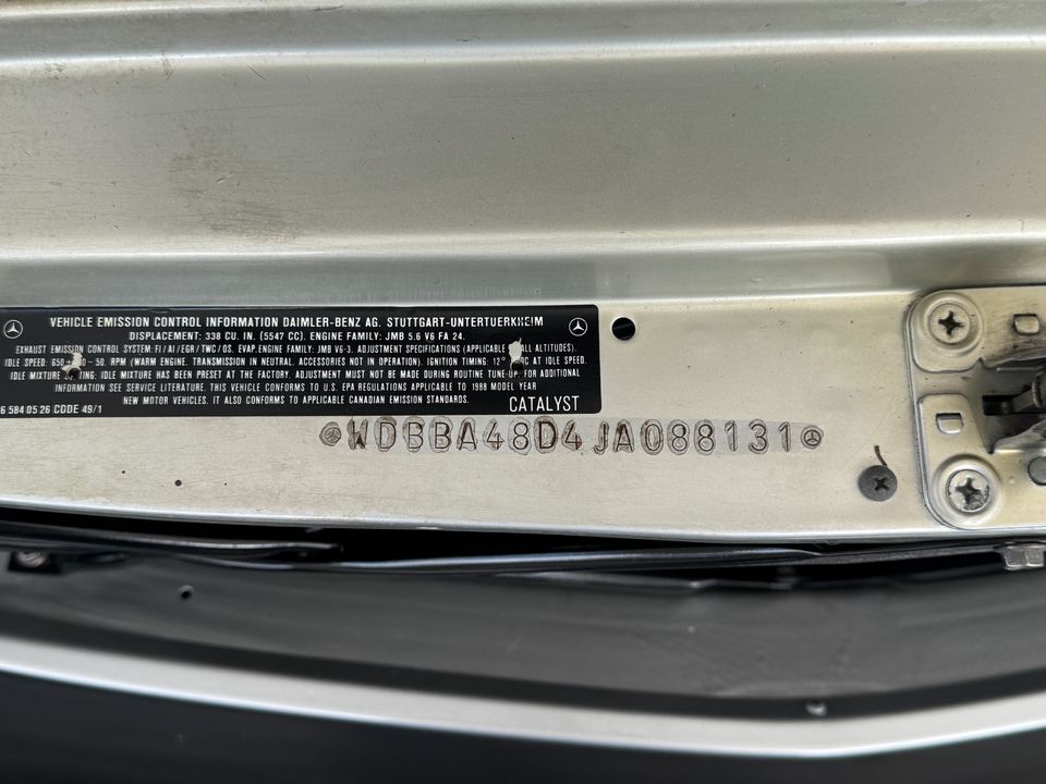 1988 Mercedes-Benz 560-Class