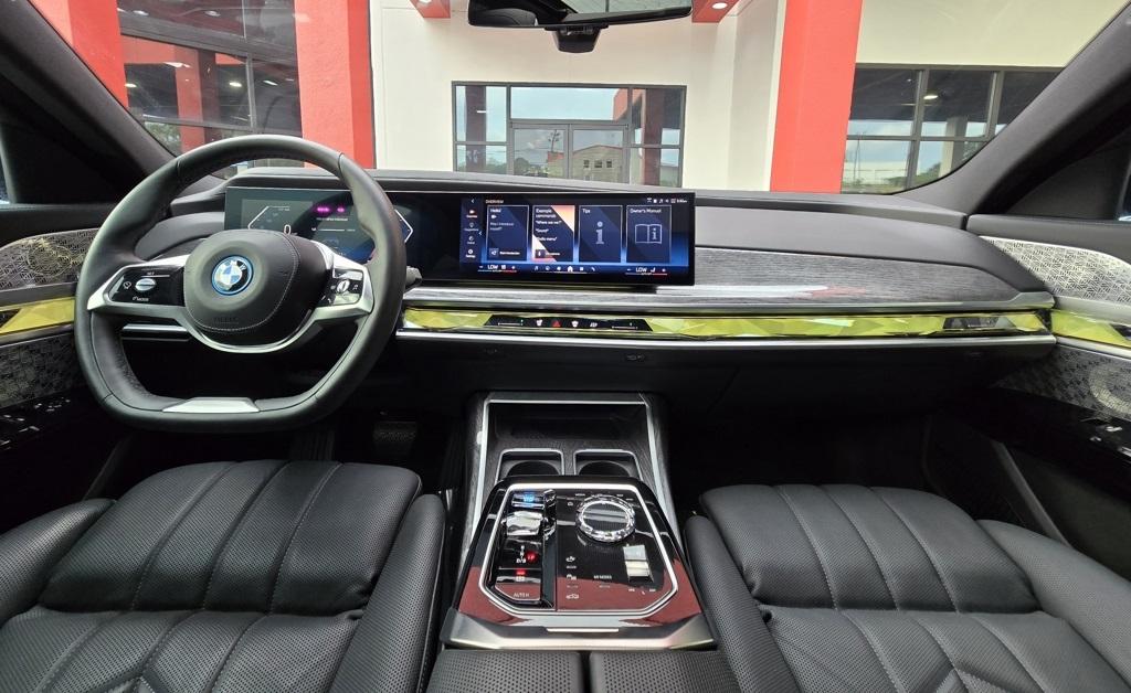 2023 BMW i7