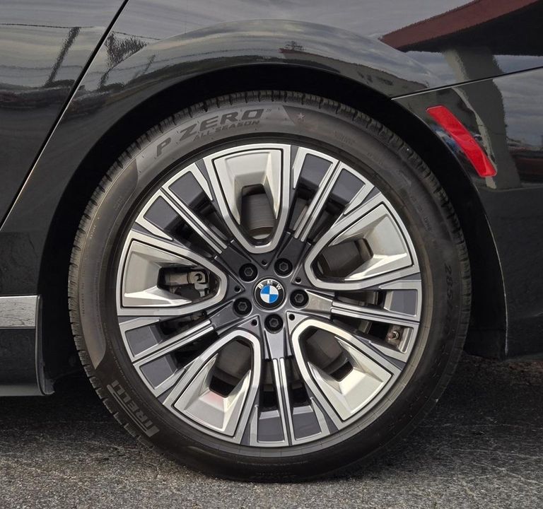 2023 BMW i7