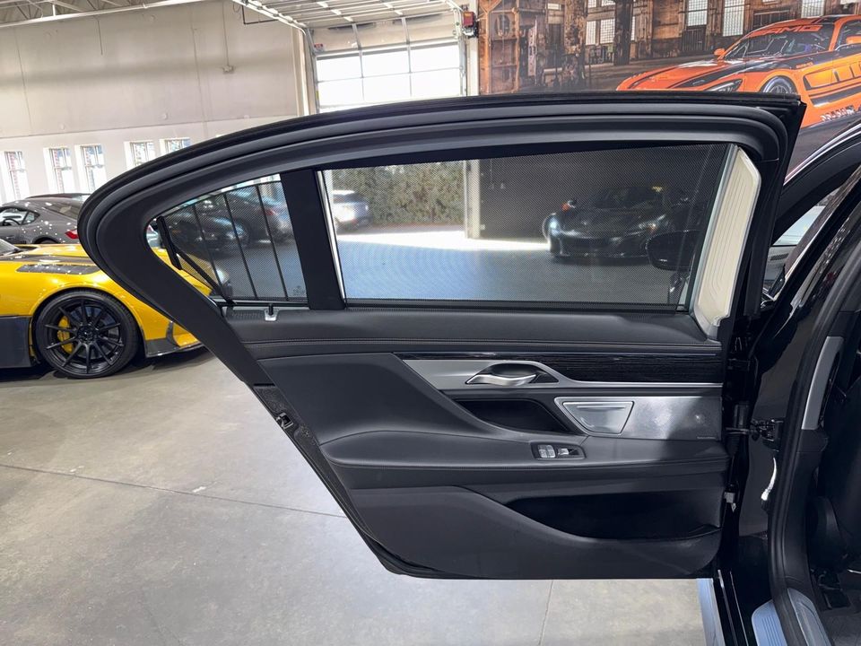 2017 BMW 750i