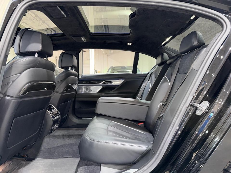 2017 BMW 750i