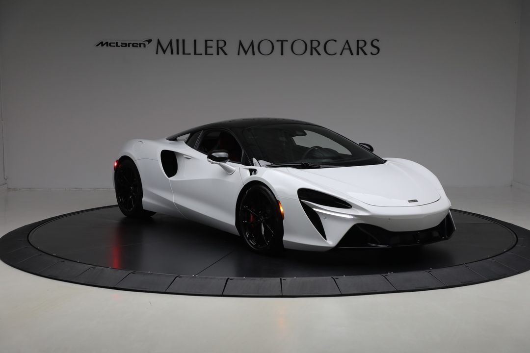 2023 McLaren Artura