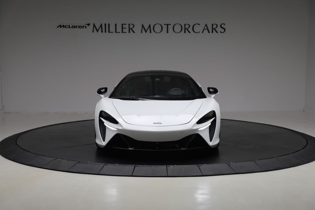 2023 McLaren Artura
