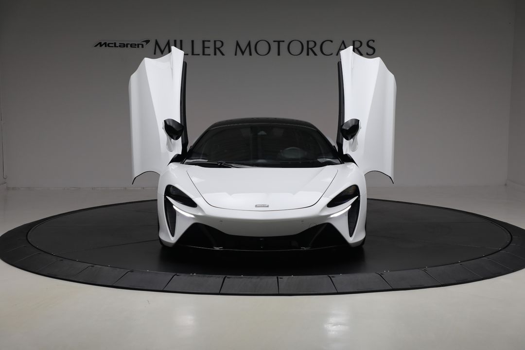 2023 McLaren Artura