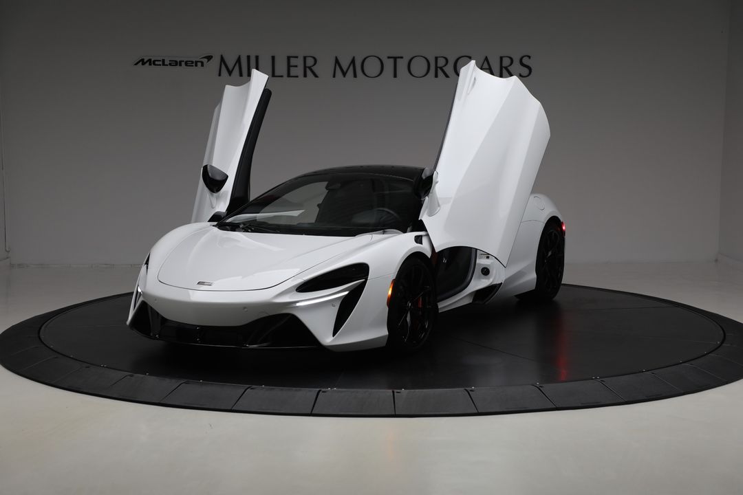 2023 McLaren Artura
