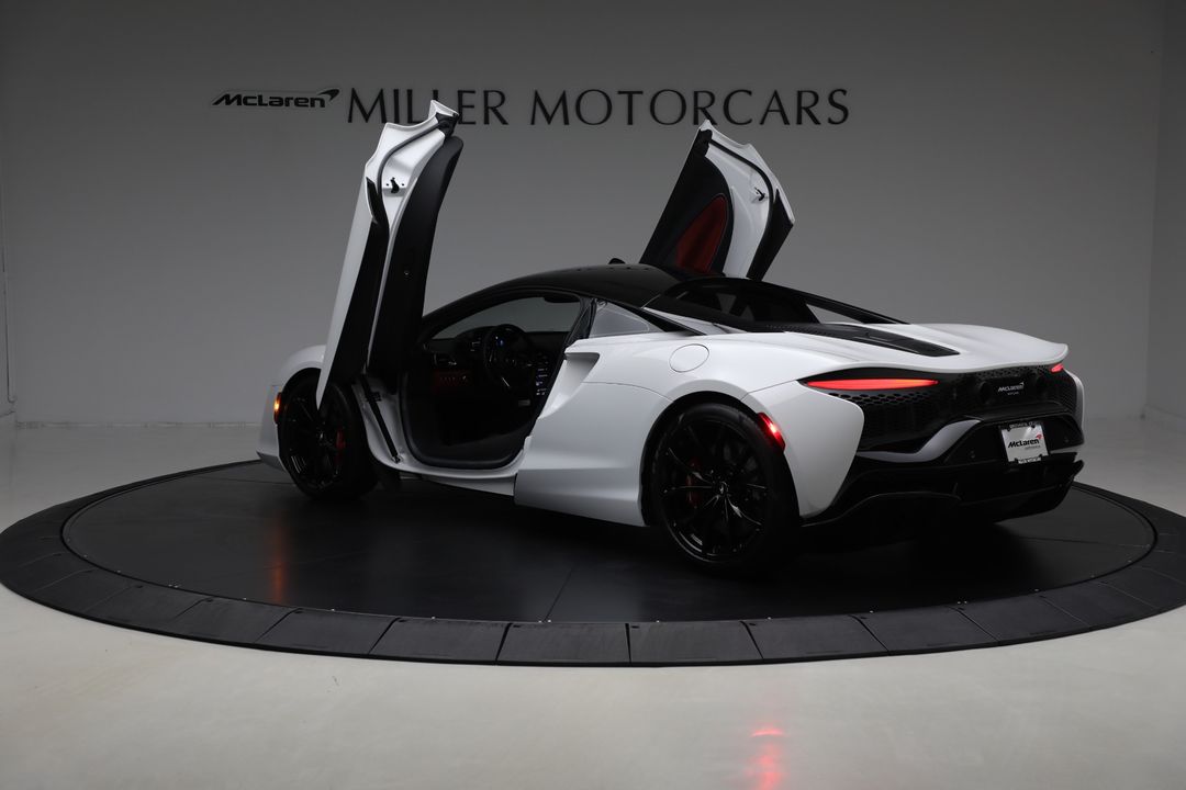 2023 McLaren Artura