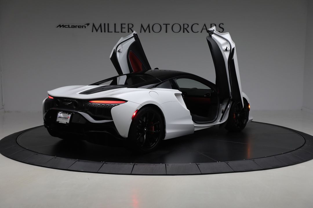 2023 McLaren Artura