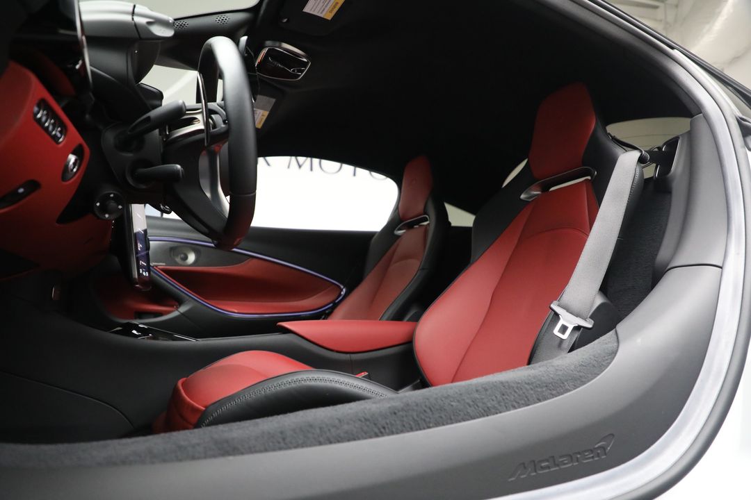 2023 McLaren Artura