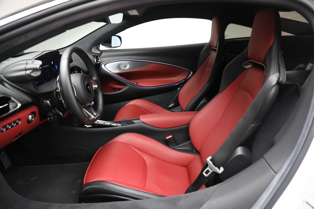 2023 McLaren Artura
