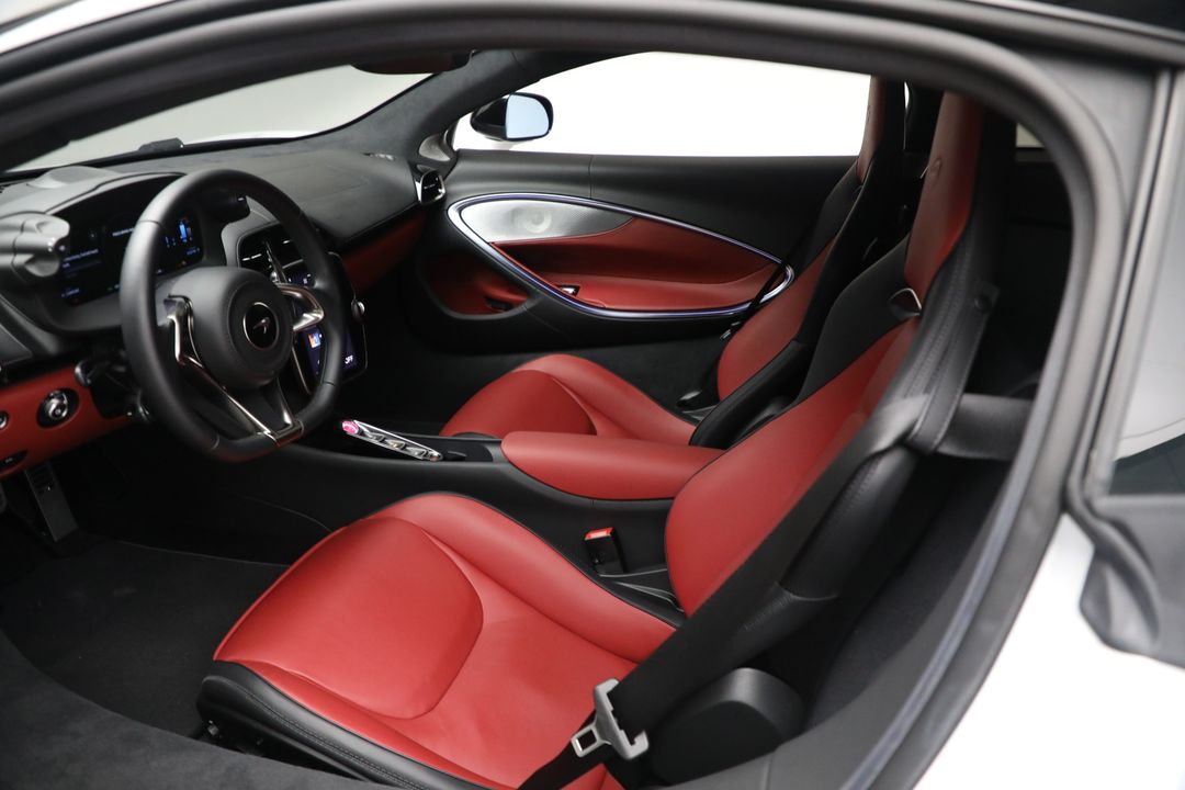 2023 McLaren Artura