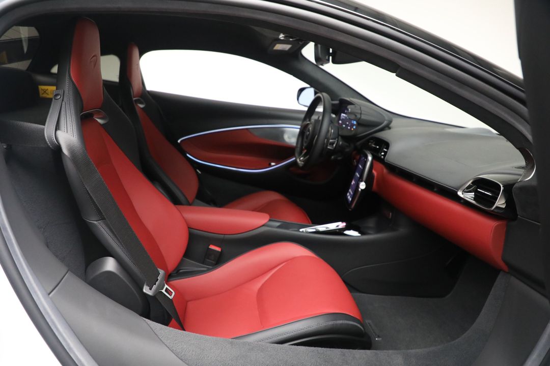 2023 McLaren Artura