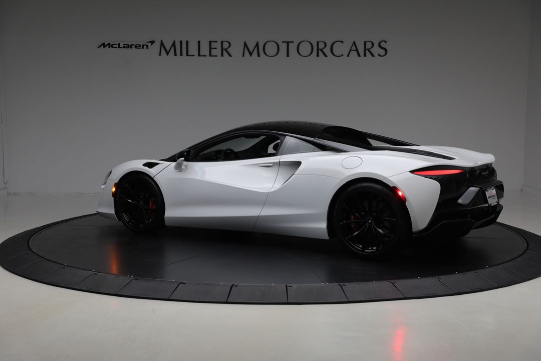 2023 McLaren Artura