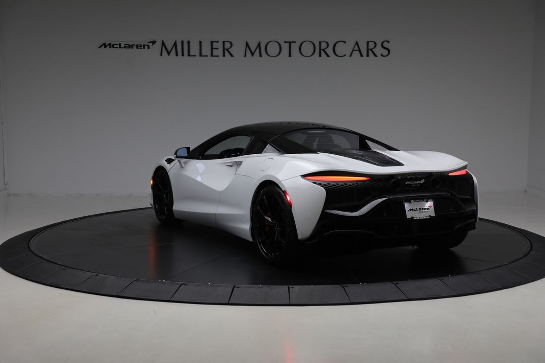 2023 McLaren Artura