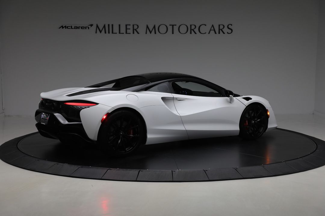 2023 McLaren Artura