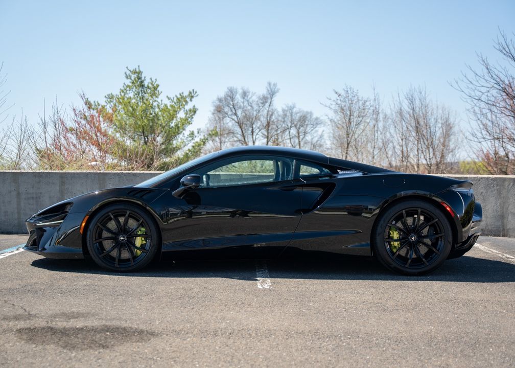 2025 McLaren Artura