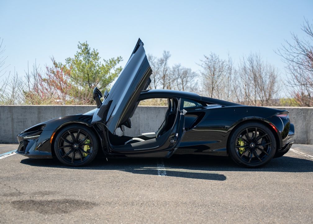 2025 McLaren Artura