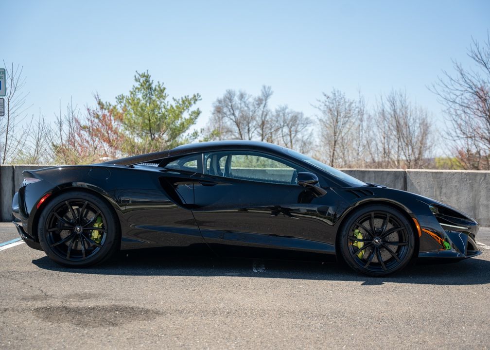2025 McLaren Artura