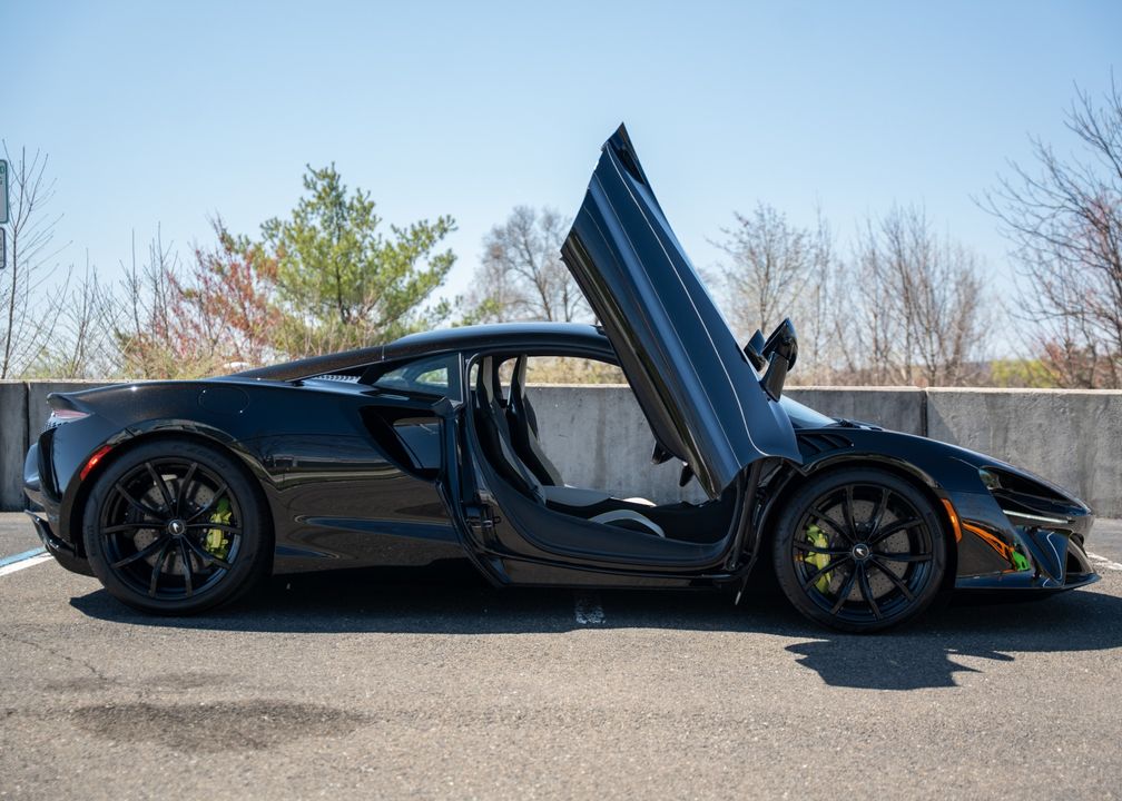 2025 McLaren Artura