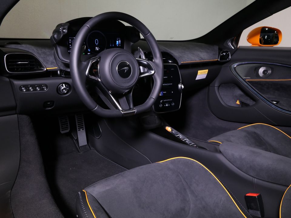 2025 McLaren Artura